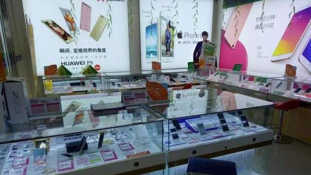 酷派|2022年为什么还有人选择线下购机？实体店老板讲出真相：区别很大