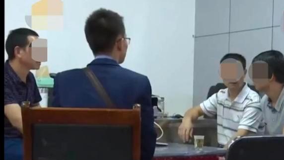 贤妻突然欠下245万巨债，还拿刀砍追问自己的丈夫，最后她绝望了