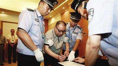 回顾：赖昌星是如何训练“女公关”的？女大学生死心塌地做棋子