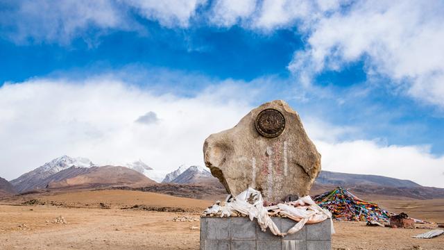 西藏|西藏三大神山之一，山上终年积雪，景色超美
