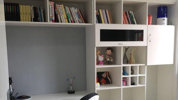 朋友自己装修设计新房，电视墙漂亮，说装修家具家电花了12万？