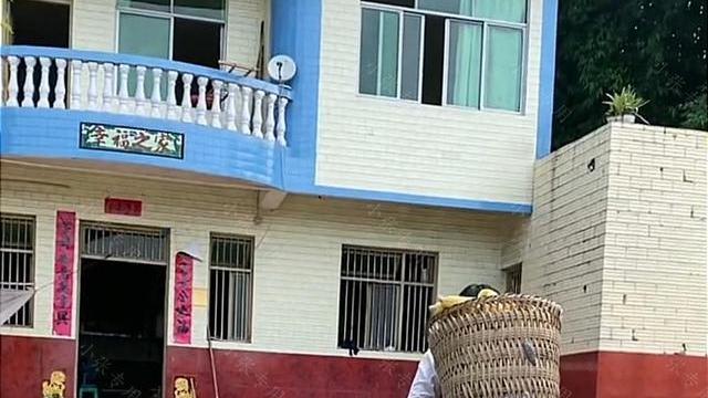 女子带男友回农村老家，两人比赛背玉米，男友输得心服口服
