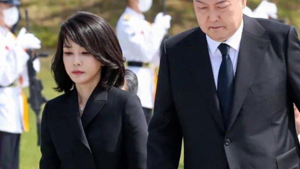 韩国第一美女，新总统夫人，还做过“服务员”？