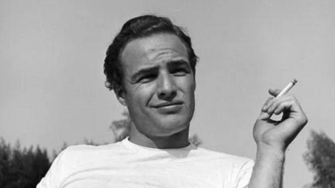 马龙|大溪地混血美女塔丽塔，一遇马龙误终身，甘愿做其43年的情人