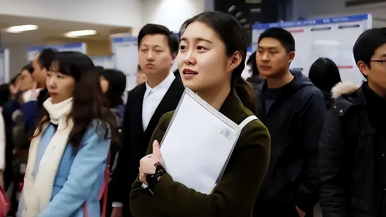 求职|“相亲式”求职惹争议，00后毕业生整顿职场，用人单位却不买账