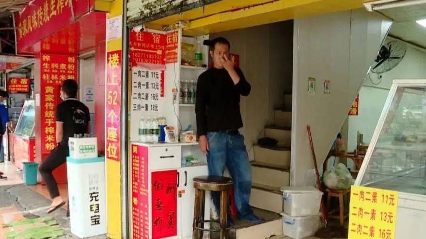 南宁市，某餐馆竟被人泼粪便？臭气熏天