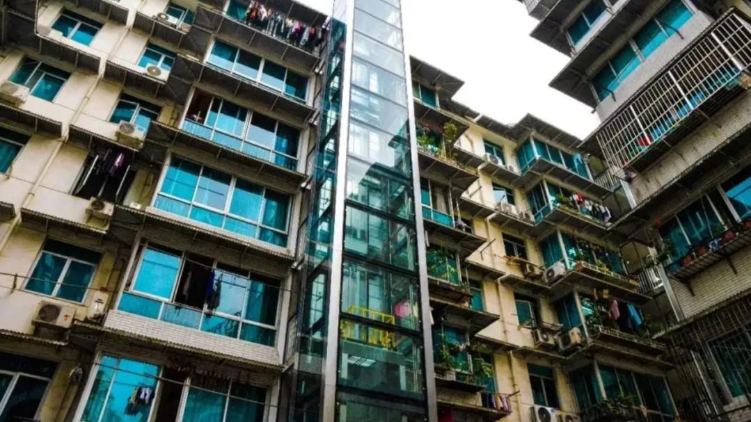 坚持加装电梯的高层业主后悔了，房子没增值，还迎来3个新麻烦