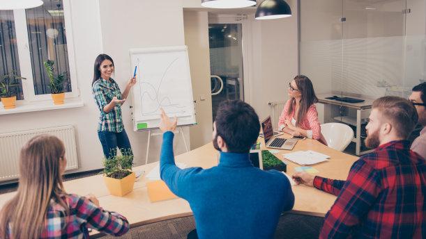 革命|领导与下属的正常交往中是否有职场潜规则？