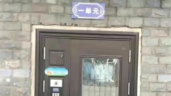 呼市通报女子坠亡：社区工作有短板，还是漏洞？单元门没锁死