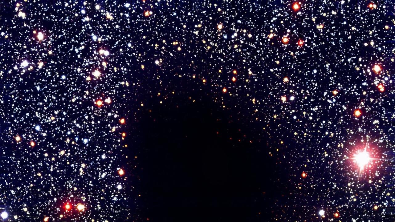 3.3亿光年只有60个星系，牧夫座空洞是怎么形成的？