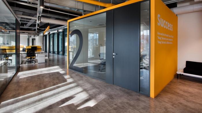 如何利用对比手法打造特色空间