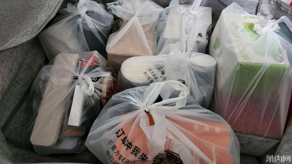 鼠标|小伙在公司上班5年，离职堪比搬家