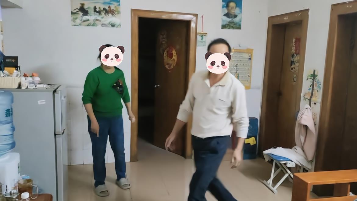 男子婚后还和父母住在一起，理直气壮让父母养家，父母气得要赶人