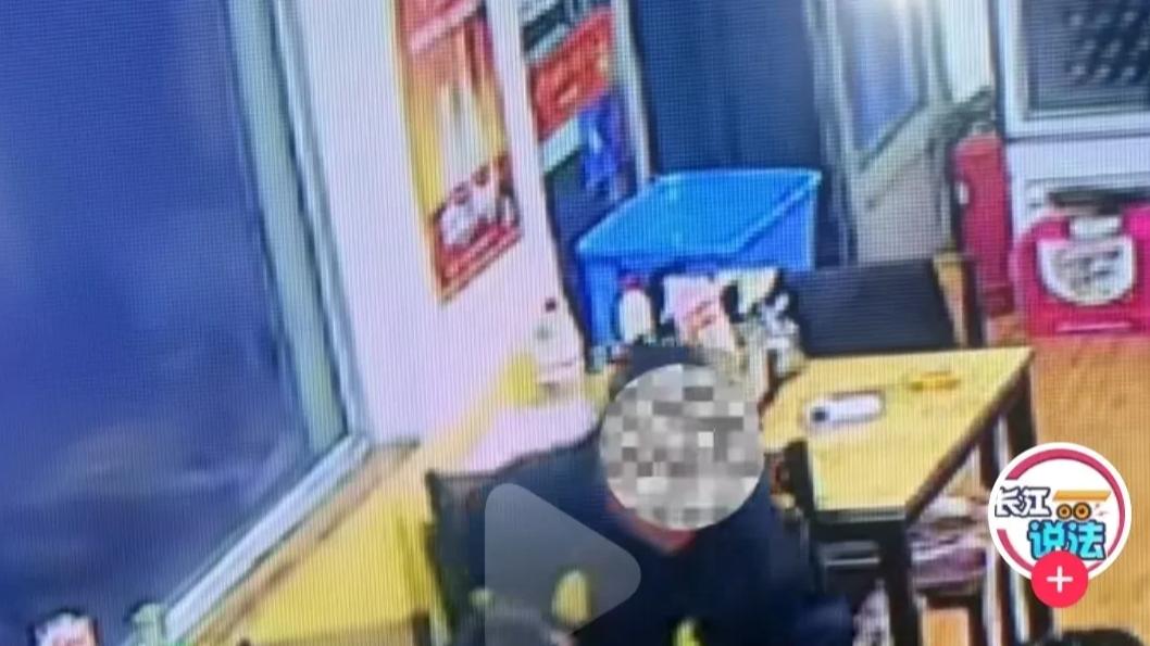 河北保定，三名男子吃烧烤消费270元，没有付钱就跑了