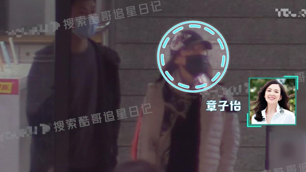 章子怡|章子怡与司机保姆出门！打扮接地气似阿姨，单手叉腰买蛋糕好霸气