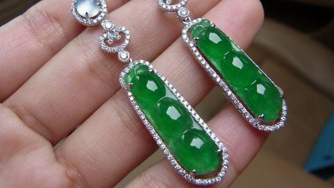 翡翠|翡翠饰品多种多样，哪种样式的饰品，值得我们收藏呢？