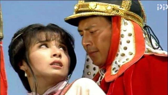 新月格格|《新月格格》：新月把努达海当天神，她却只是努达海中年的强心针