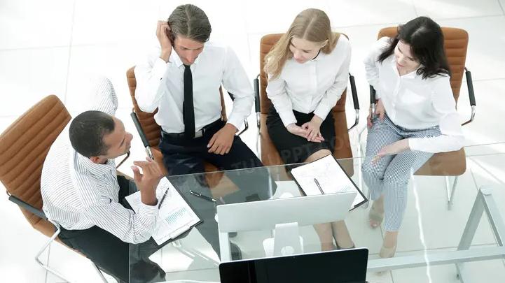 |跟同事在一起上班，不说三件事情，不炫耀三个秘密