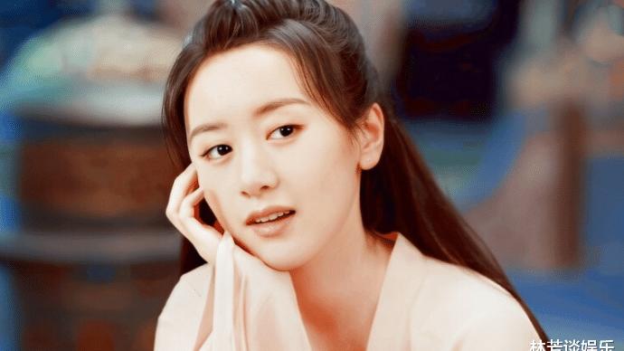 肖战|让44岁曾黎演妈，21岁王一博演叔，肖战的“幼感”凭啥这么猛？