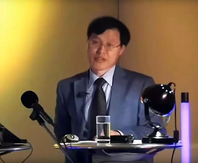 外星人是真实存在的？专家警告：已潜伏在地球，外貌和虫子很像！