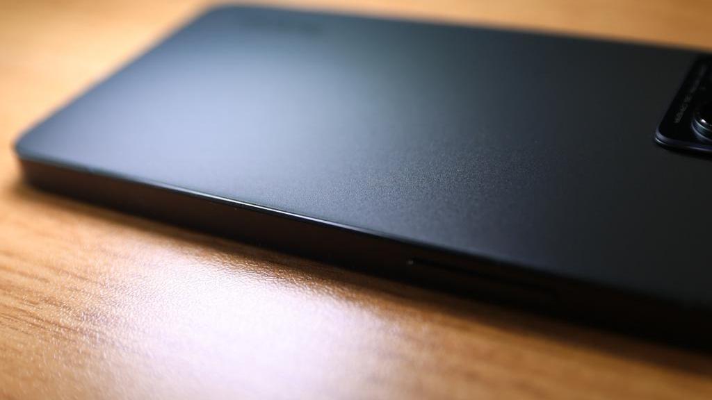 芯片|小扎测评|真我GT2 大师探索版：终于有一款超窄边框的性价比旗舰了