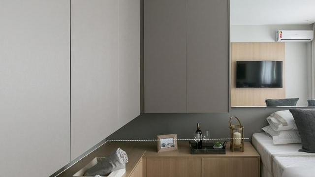 照搬邻居家的设计，做转角床头柜，悬空不落地，一个顶俩！