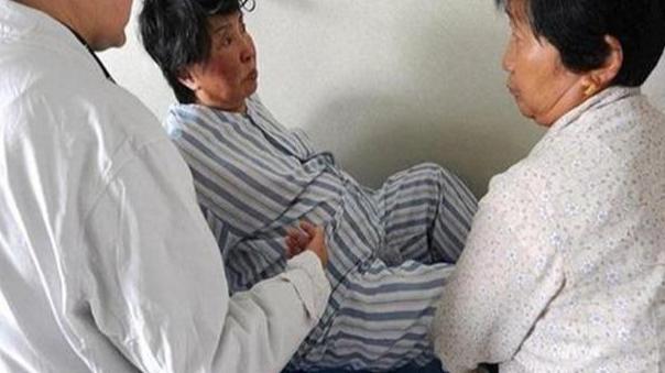 67岁田奶奶产女现状：大女儿成“宠妹狂魔”，丈夫称其年轻了20岁