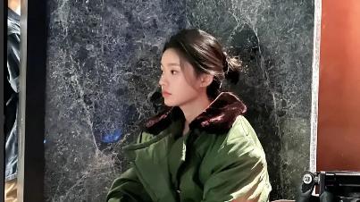 陈数|一直很低调的演员陈数十分罕见的，晒出了一张剧组拍戏照片：真不在乎形象了