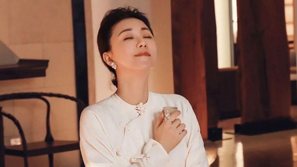 大脑 中年女人气质比颜值更重要！穿衣搭配记住“6不要”，才优雅得体
