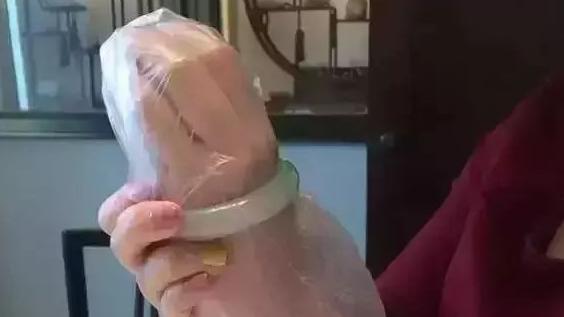 |有很多人长胖之后，翡翠手镯取不下来，这该如何是好呢