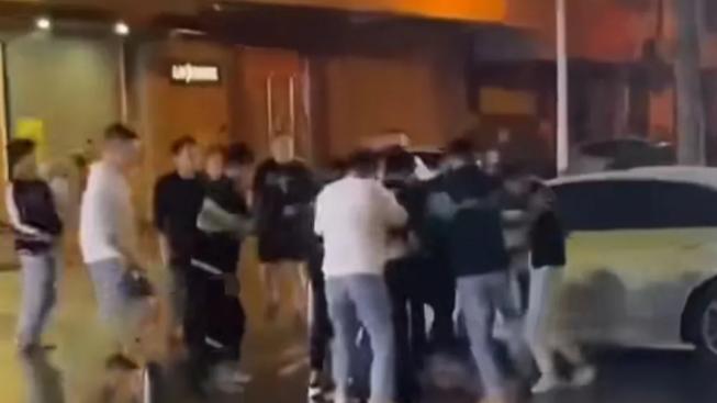 广东汕头发生聚众打架事件，人数太多现场一片混乱， 警方回应了