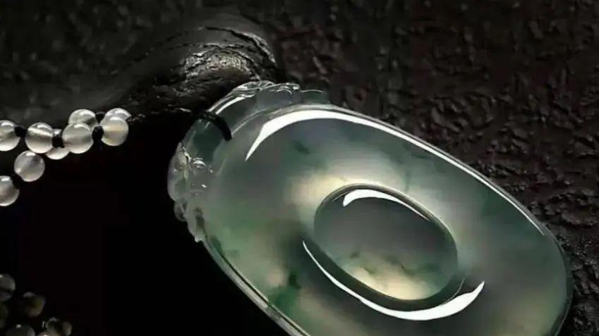 翡翠|佩戴这些翡翠都是戴“福”，戴的究竟是什么“福”，你知道吗