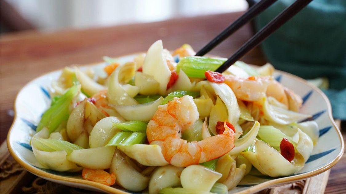 入秋之后，三餐先忌姜，建议多吃“2白2黄”，顺应时节防燥好过秋