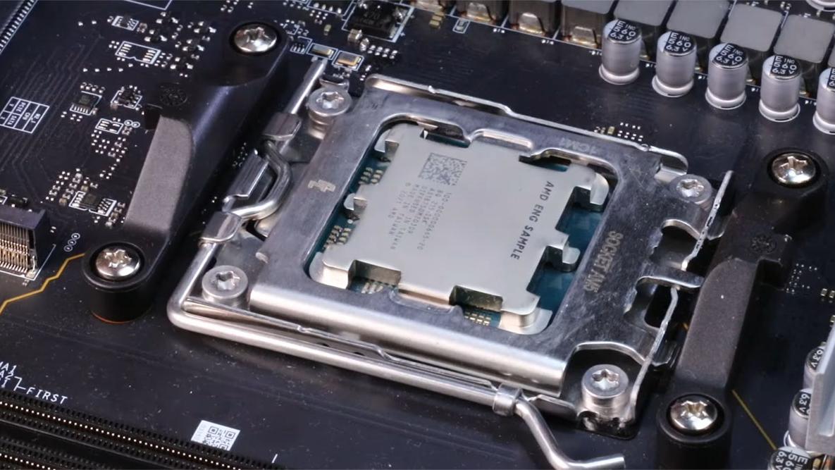 AMD的AM5接口就这样？酷似Intel主板，连CPU安装都差不多