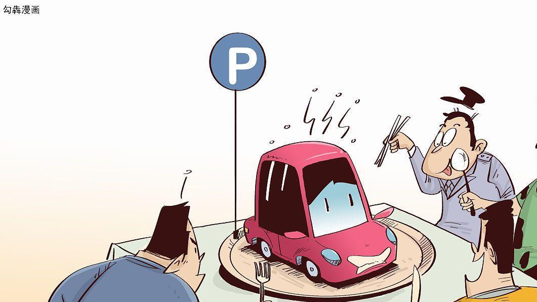 福州一男把霸占车位的小车扔进溪里被刑拘引争议：谁才是无辜者？