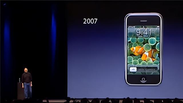 小丑鱼壁纸再现苹果官方，iPhone14要玩情怀吗？
