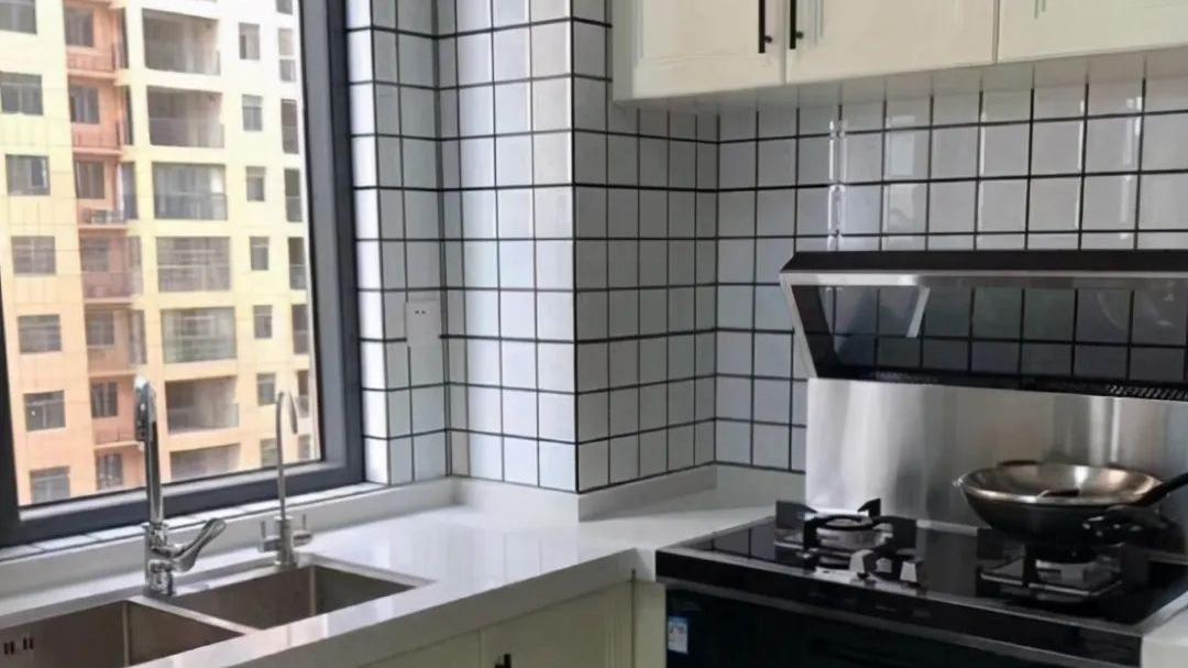 新房打扫干净真漂亮，进门客餐厅就把人给迷住了，想赶紧搬进来住