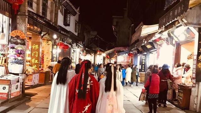 荷花|黄山，圆花之相聚，如梦如幻；黄山之美，匹罕其匹