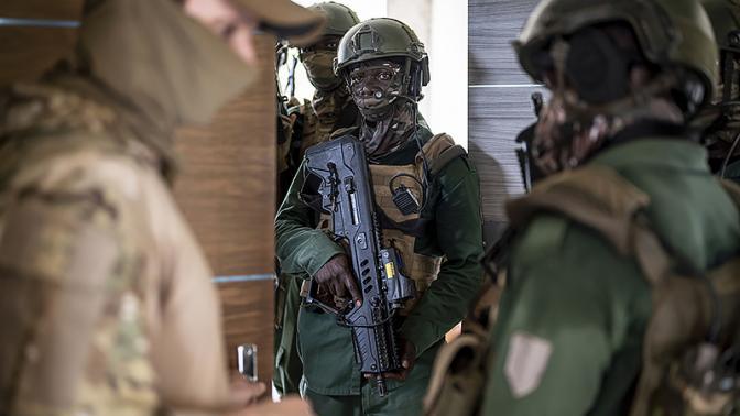 俄罗斯特种部队宣布在乌克兰追捕来自非洲的雇佣军“黑骑士”。乌克兰从非洲招募雇佣兵