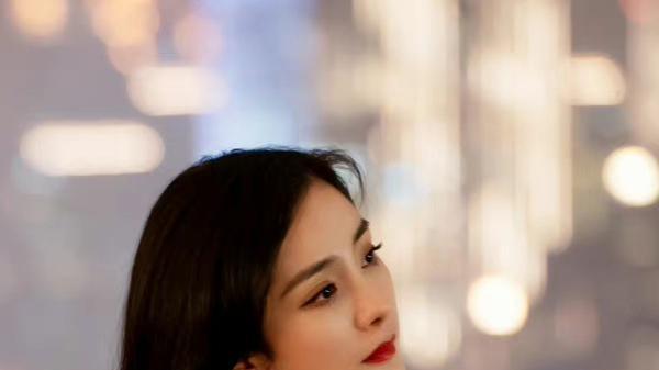 杨幂|太美了！杨幂新剧《爱的二八定律》中幂式穿搭，实在漂亮