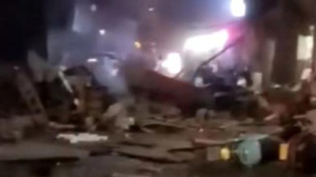 江苏常州花园街爆炸附近商户：小餐馆爆炸后倒塌，老板娘母女被困