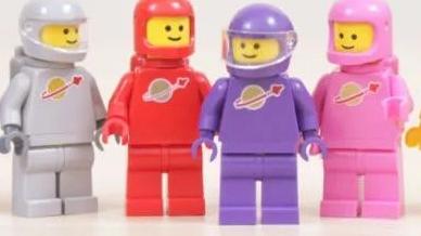 乐高经典太空宇航员人仔的“新颜色”—紫色