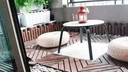 有钱人阳台都不铺瓷砖了，流行用这种，美观而且大气！