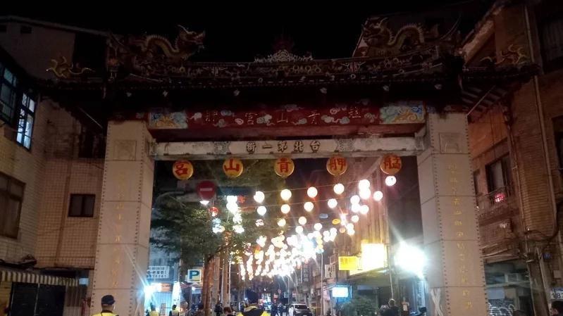 台岛内突发重大枪击案，因受黑社会压迫，一男子连开29枪后自尽