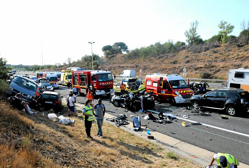 前车女子后备箱取物，后车女司机追尾致其身亡！
