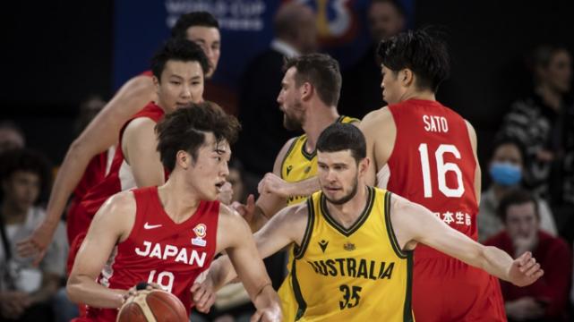 日本队|世预赛惨案！日本男篮狂输46分＋单节仅4分 排名被中国反超