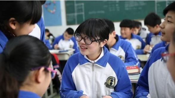 主力资金 “鲶鱼须”发型在校园里盛行，家长表示不解，这种搭配真的时尚吗