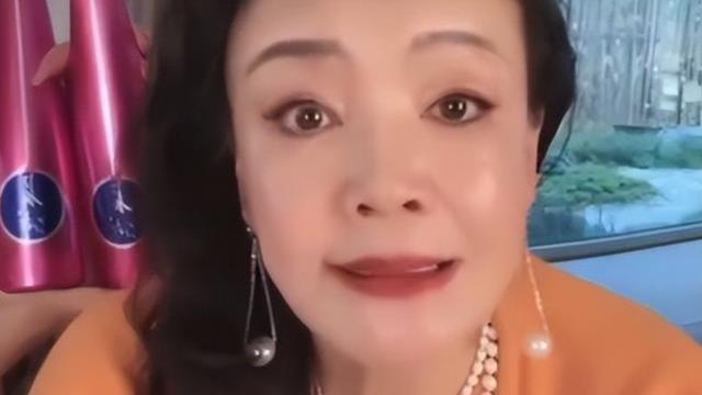 张兰|张兰曝光骂大S妈就是个老狐狸，骂得大S妈心脏快停止，血压已飙高