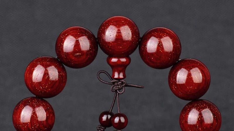 紫檀手串|小叶紫檀手串，如何才能盘出玻璃底的效果？