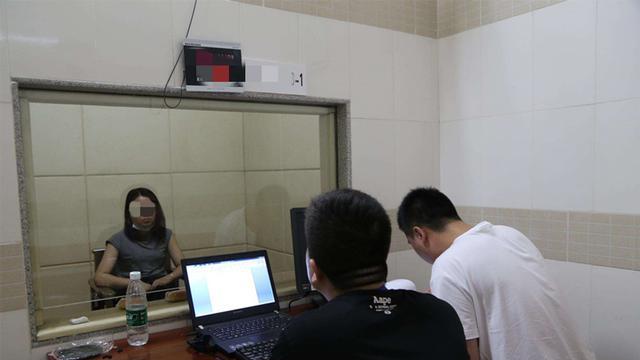 案例：女保姆为钱与男雇主洗鸳鸯浴，事后怀孕遭女雇主开车碾压